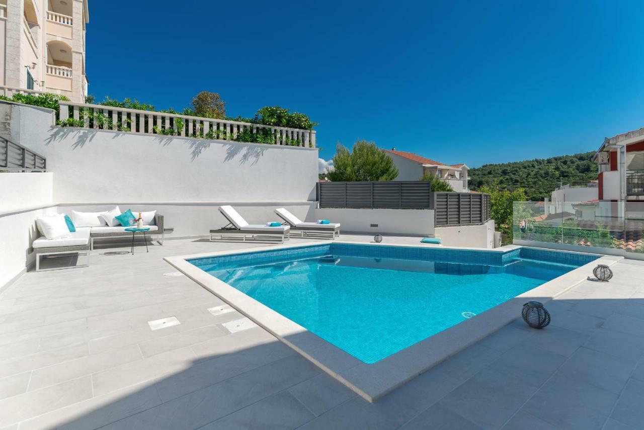 טרוגיר Villa Miholina - With Heated Swimming Pool מראה חיצוני תמונה