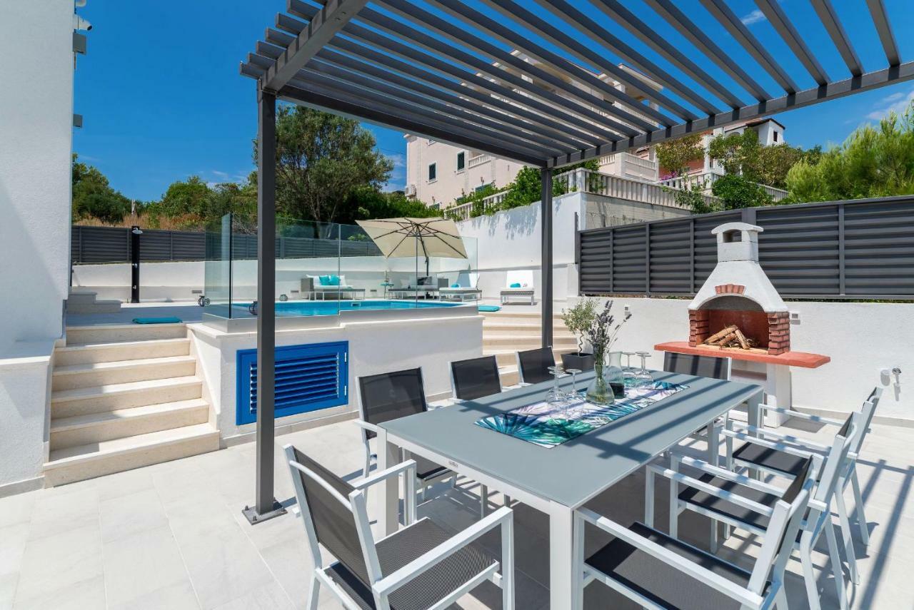 טרוגיר Villa Miholina - With Heated Swimming Pool מראה חיצוני תמונה