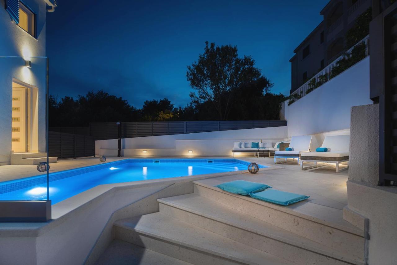 טרוגיר Villa Miholina - With Heated Swimming Pool מראה חיצוני תמונה