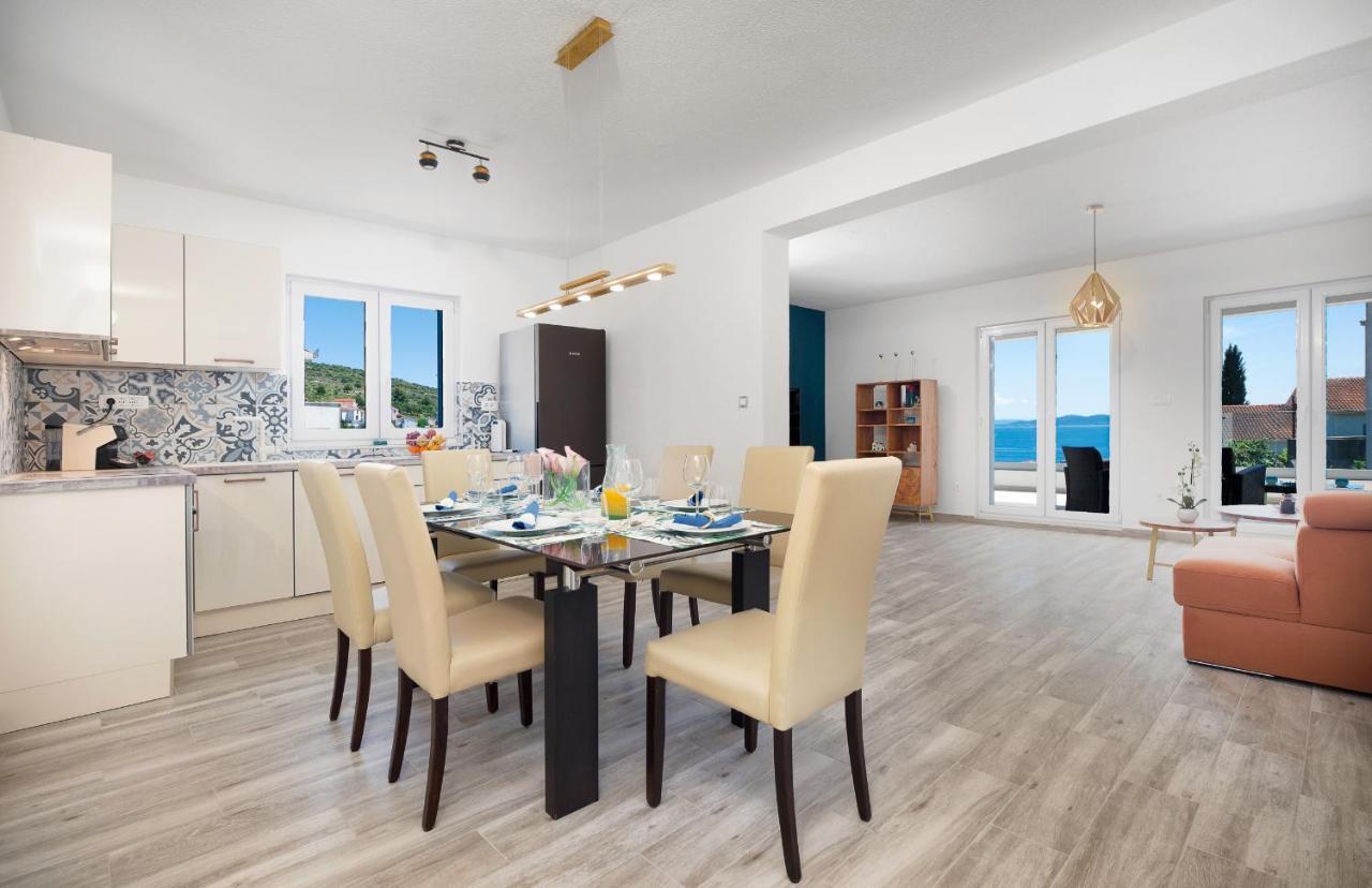 טרוגיר Villa Miholina - With Heated Swimming Pool מראה חיצוני תמונה