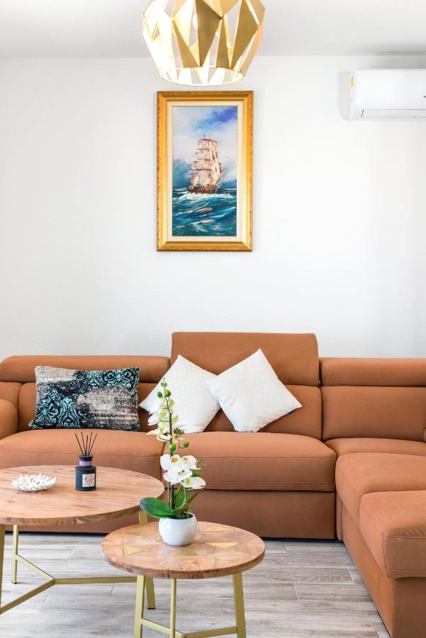טרוגיר Villa Miholina - With Heated Swimming Pool מראה חיצוני תמונה