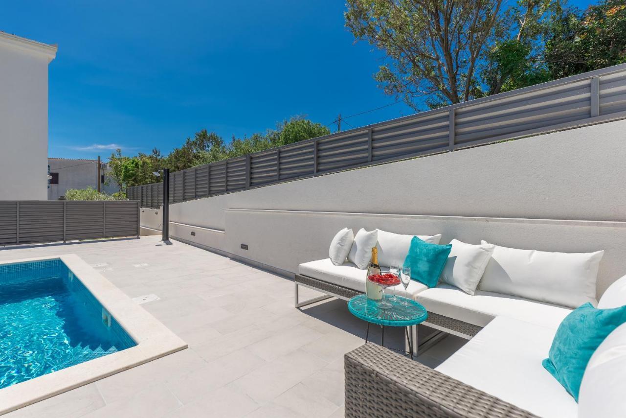 טרוגיר Villa Miholina - With Heated Swimming Pool מראה חיצוני תמונה