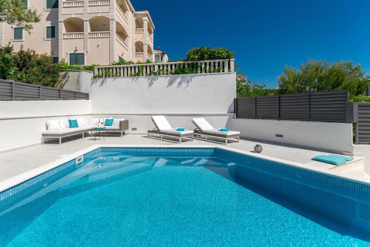 טרוגיר Villa Miholina - With Heated Swimming Pool מראה חיצוני תמונה