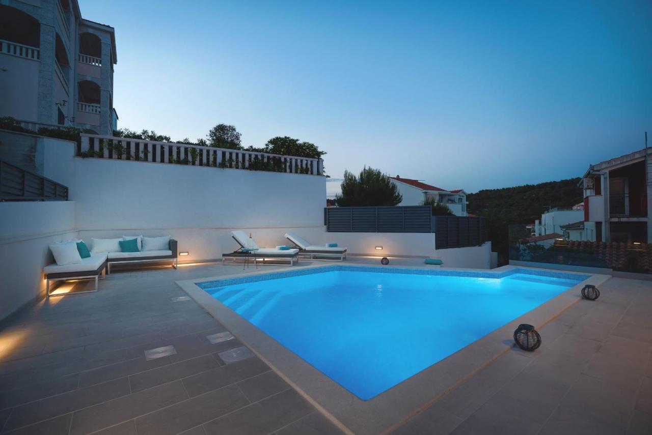 טרוגיר Villa Miholina - With Heated Swimming Pool מראה חיצוני תמונה