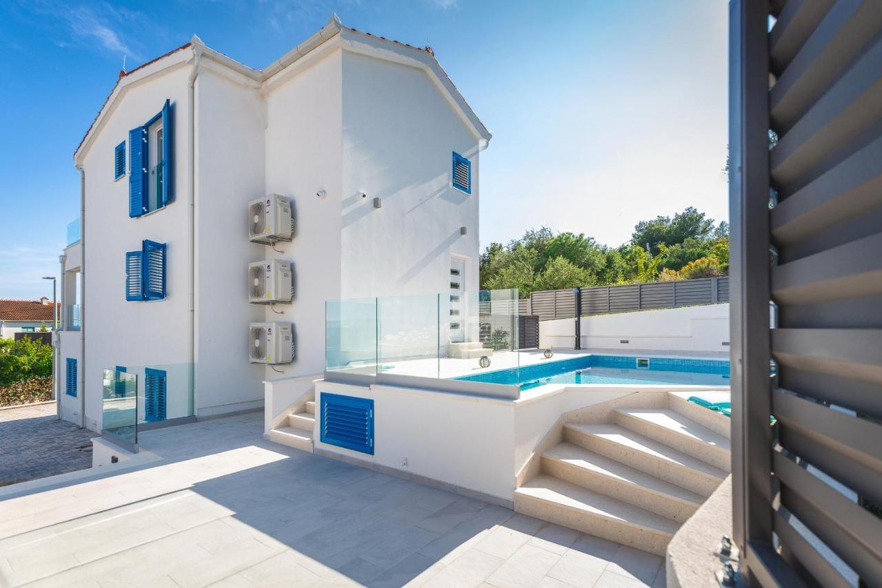 טרוגיר Villa Miholina - With Heated Swimming Pool מראה חיצוני תמונה