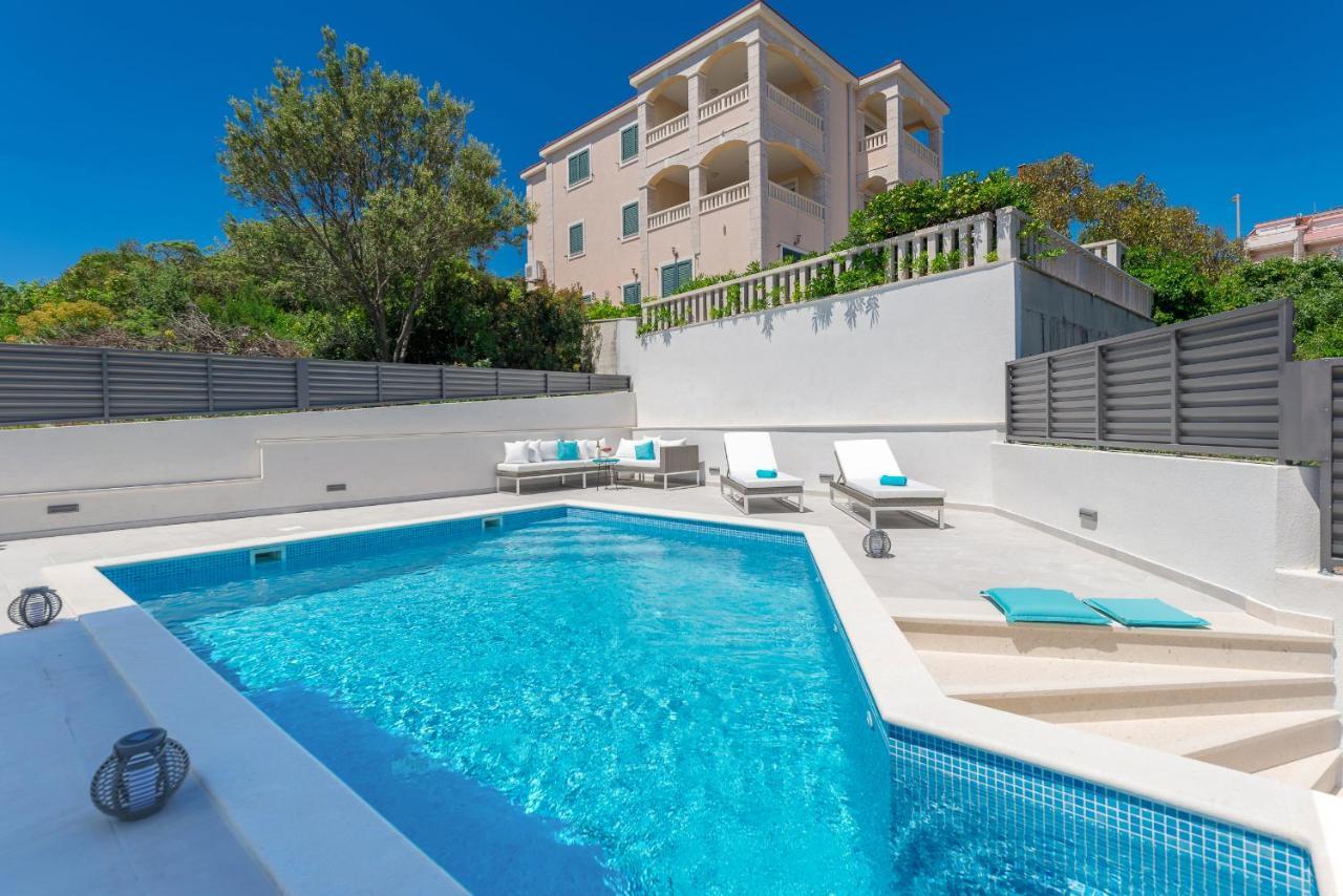 טרוגיר Villa Miholina - With Heated Swimming Pool מראה חיצוני תמונה